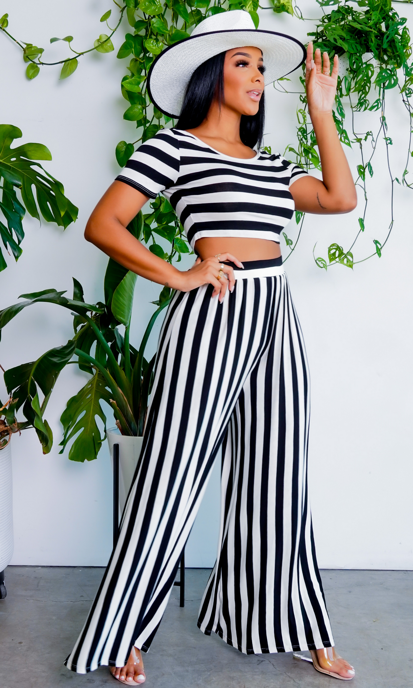 True Beauty | Crop Stretch Set - Black & White - Cutely Covered