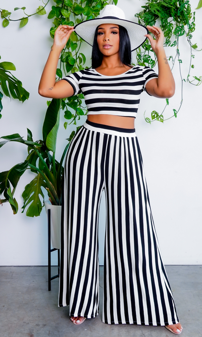 True Beauty | Crop Stretch Set - Black & White - Cutely Covered